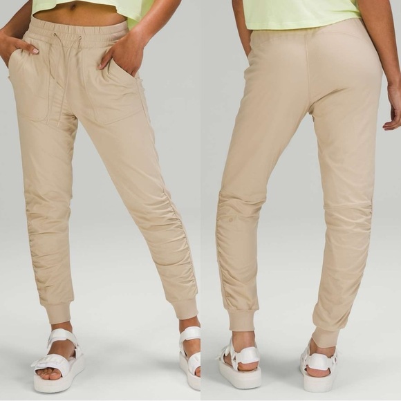 Lululemon Women’s Beyond the Studio 7/8 Jogger Pants Pull On in Trench Size 6 - Picture 1 of 16